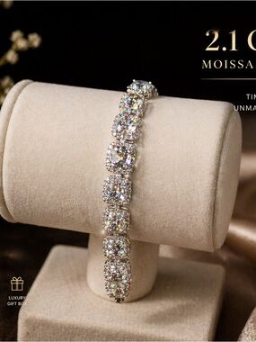 Sparkling Silver Tennis Bracelet with White Moissanite Stones